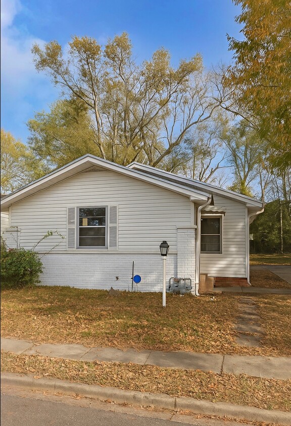 Foto principal - 941 47th Pl N