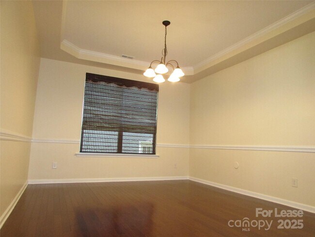 Foto del edificio - 180 Silverspring Pl