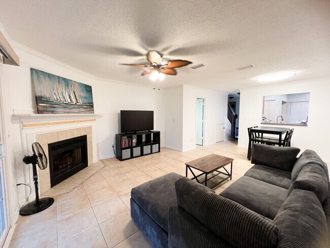 Foto del edificio - 7623 Baymeadows Cir W