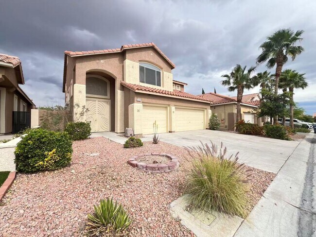 Foto del edificio - Beautiful two-story home with 5 bedrooms
