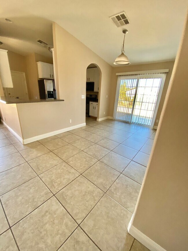 Building Photo - 5553 Baileya Ave