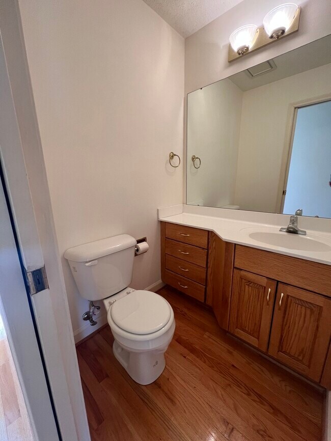 Foto del edificio - 303 Lake Pointe Dr