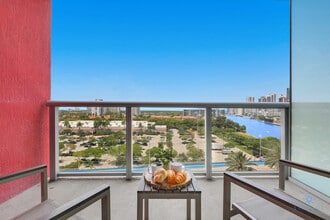 Building Photo - 2602 E Hallandale Beach Blvd