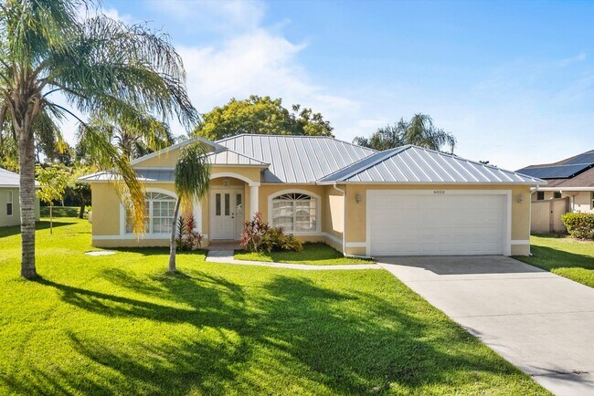 Foto del edificio - 6020 NW Wolverine Rd