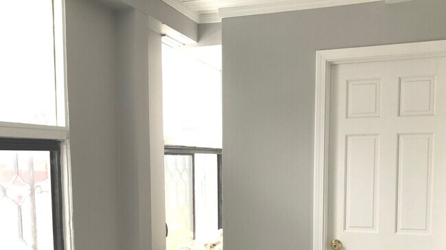 Building Photo - 647 Hammond Ave