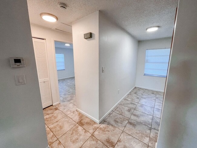 Building Photo - 122 Laidback Way