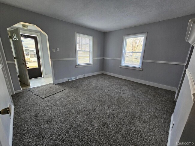 Foto del edificio - 6828 Meadow Ave