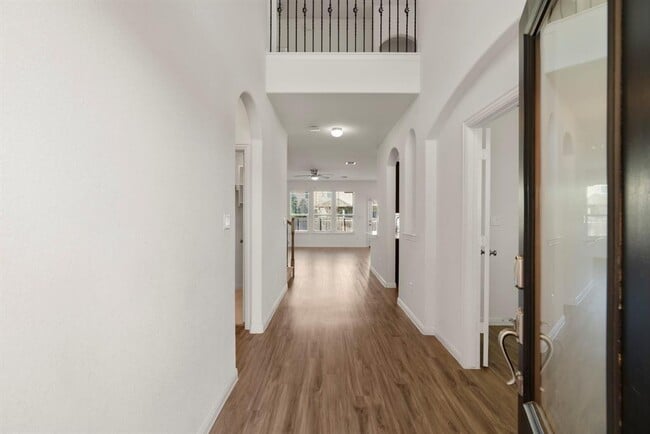 Building Photo - 400 Mante Ct