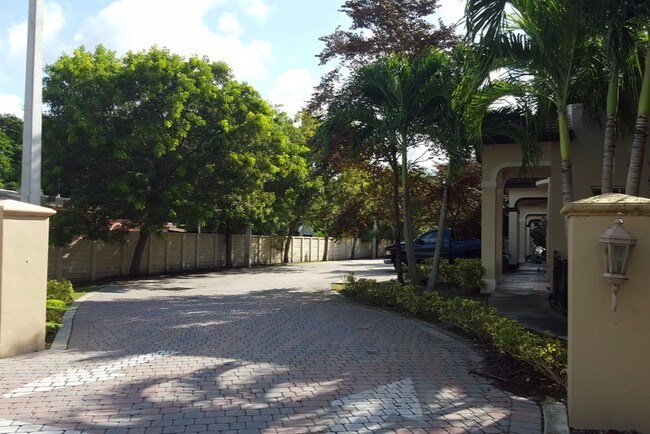 Building Photo - 7001 SW 89th Ct