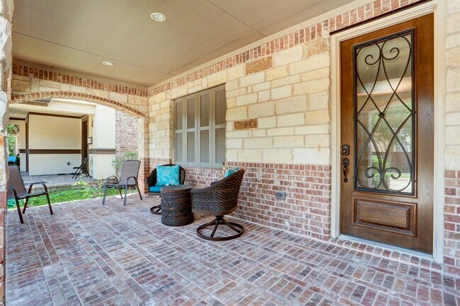 Building Photo - 702 Arden Oaks Dr