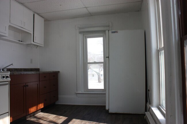 Building Photo - 303 Logan Ave