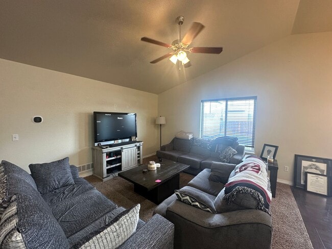 Building Photo - 4 Bed 3 Bath Ranch Home in Lorson for Rent!!