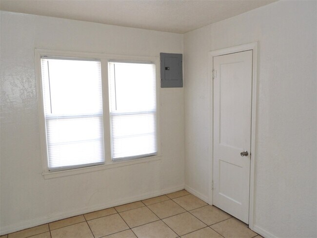 Foto del edificio - 1615 NW Smith Ave