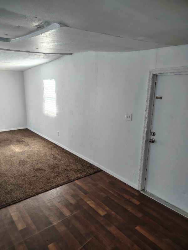 Building Photo - 210 SE Camelot Loop