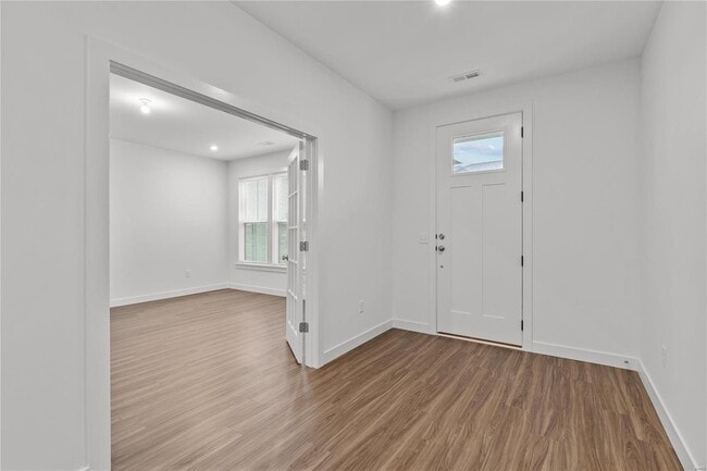 Building Photo - 16523 Yellow Wood Dr
