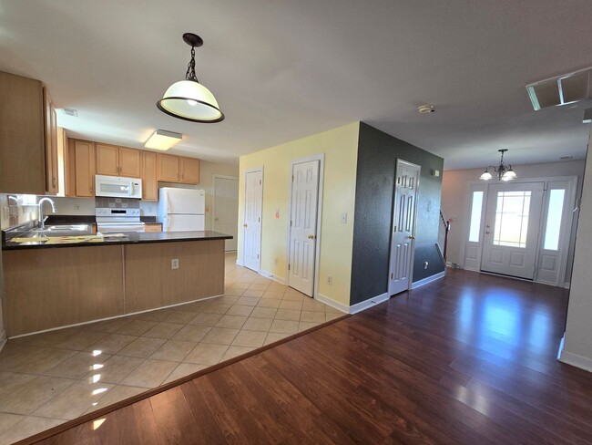 Building Photo - Minutes from Coast Guard Base, Large 2 Sto...