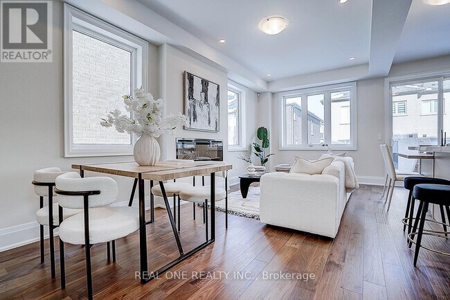 Building Photo - 18 Mace Ave