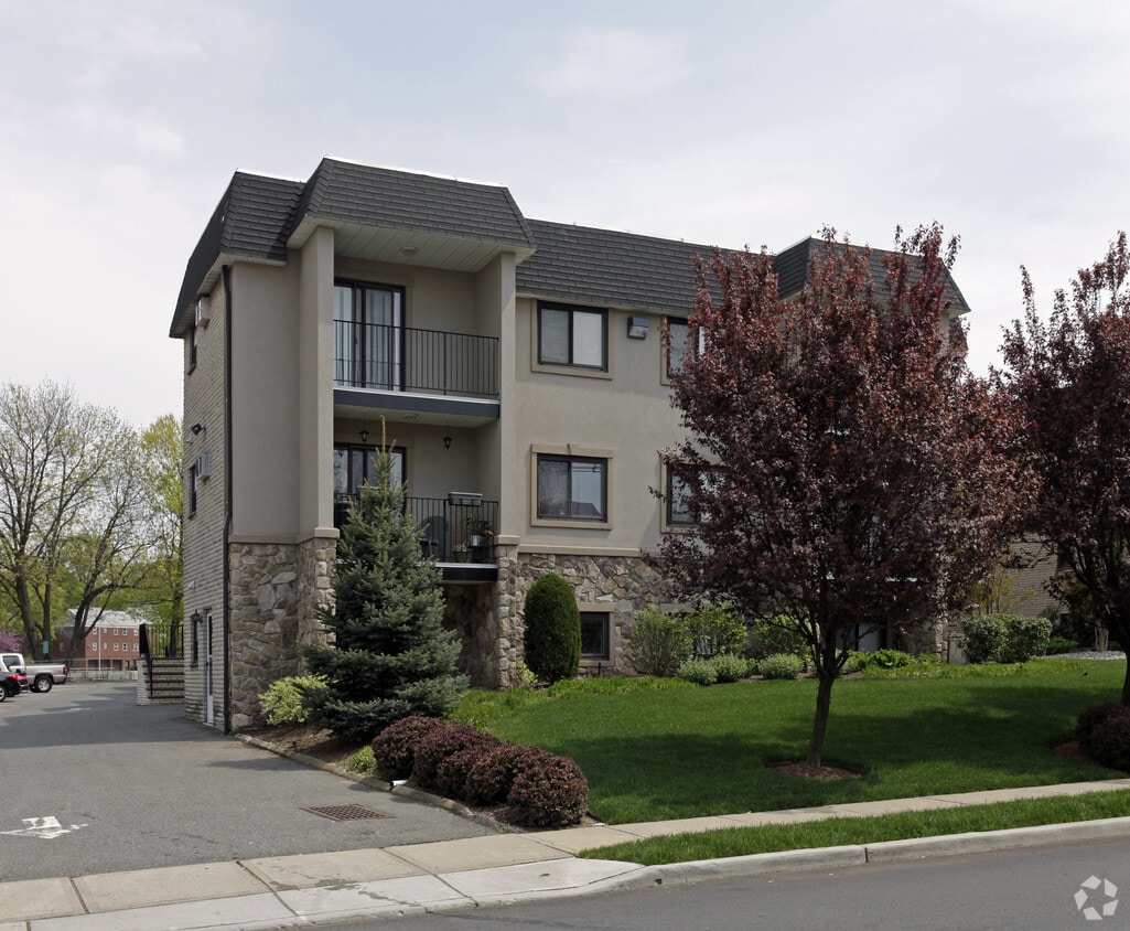 Glenmere Townhouse Apartments in Nutley, NJ