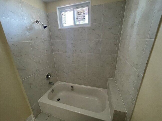 Foto del edificio - 4405 Liberty Heights Ave