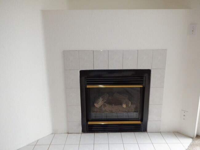Foto del edificio - Single Level 2 Bed/2 Bath End Unit with Ga...