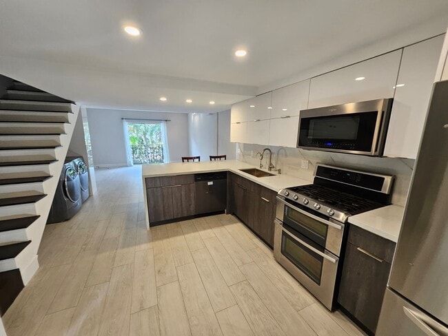 Building Photo - 6707 N Kendall Dr