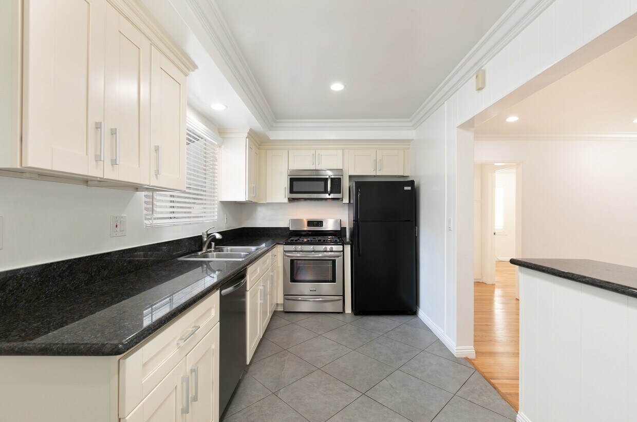 Primary Photo - 14619 Moorpark St
