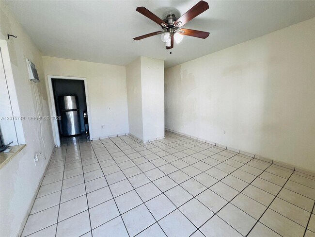 Foto del edificio - 3072 SW 16th St