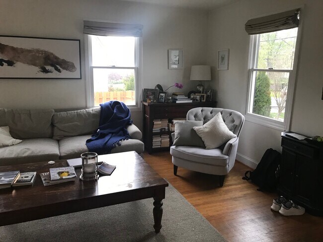 Foto del edificio - 5608 Lone Oak Dr