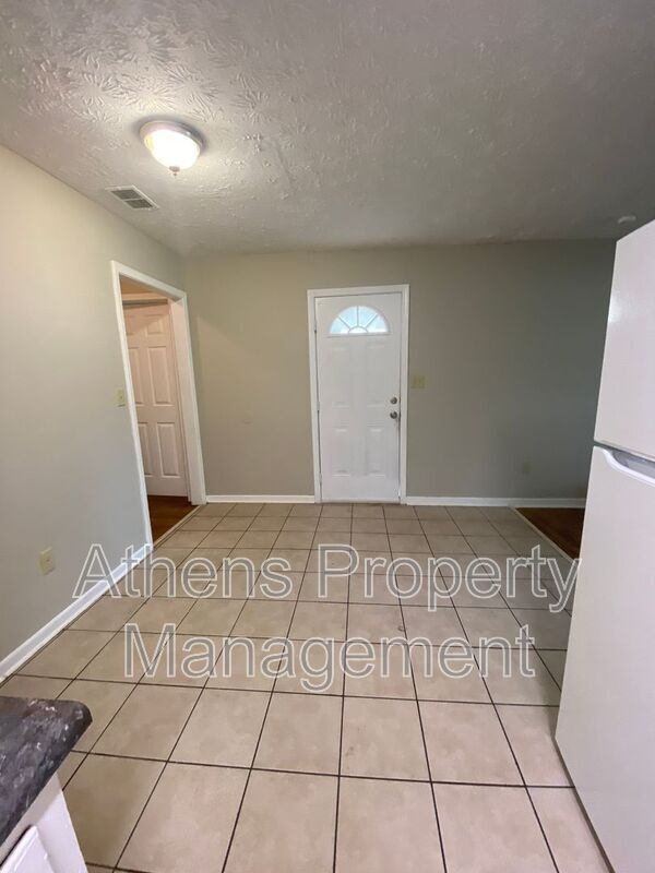 Building Photo - 313 Jockey Club Dr