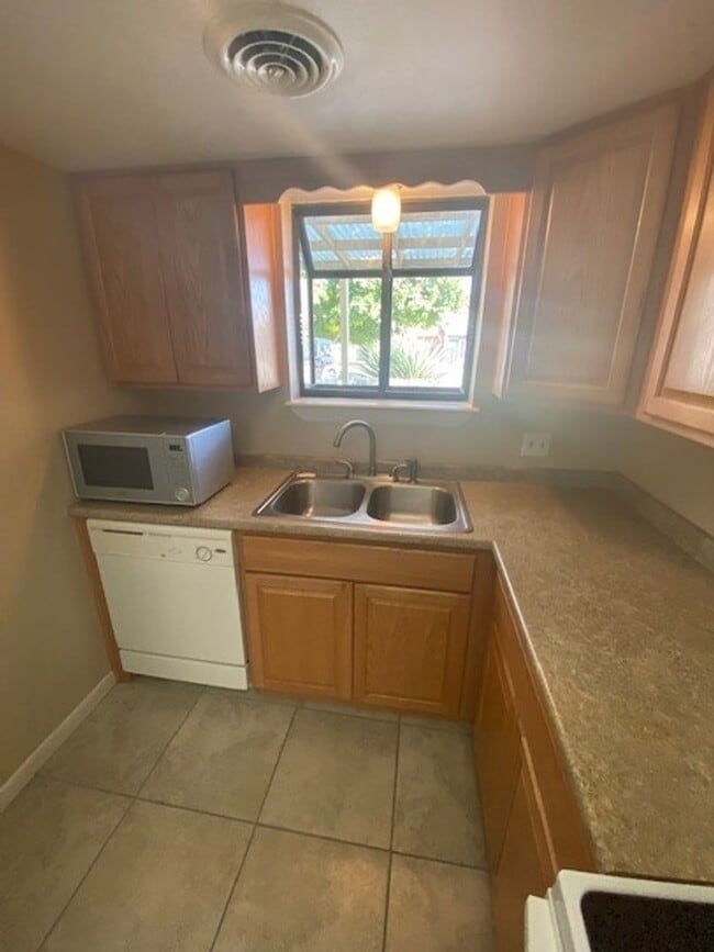 Foto del edificio - 1014 Plaza Del Sol