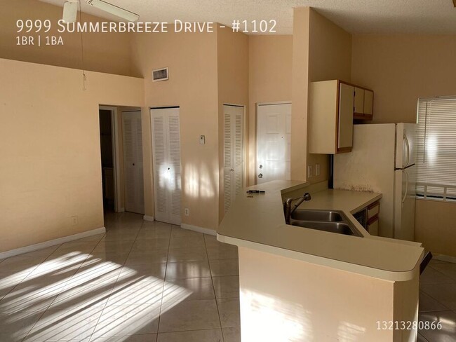 Foto del edificio - Spacious 1/1 in Summerbreeze Condominums