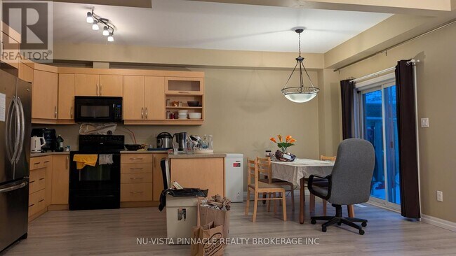 Photo du bâtiment - 112 N Centre Rd