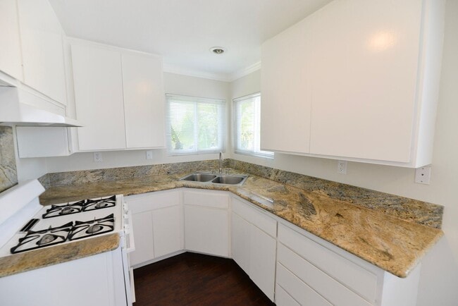 Building Photo - 248 Avenida Del Poniente