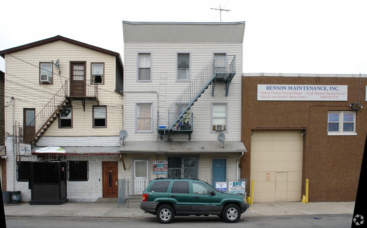 Building Photo - 554 Ferry St