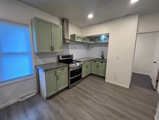 Building Photo - 3027 W Mount Vernon Ave