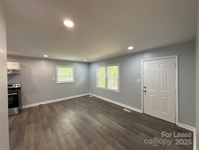 Foto del edificio - 4912 Winchester St