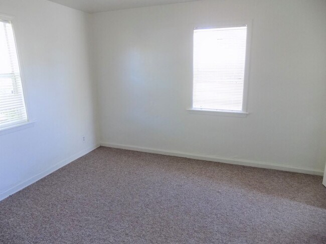 Foto del edificio - 735-745 Grand Ave