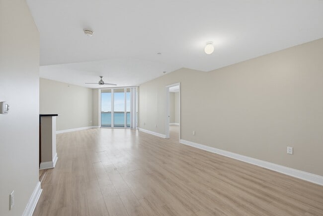 Building Photo - 241 Riverside Dr