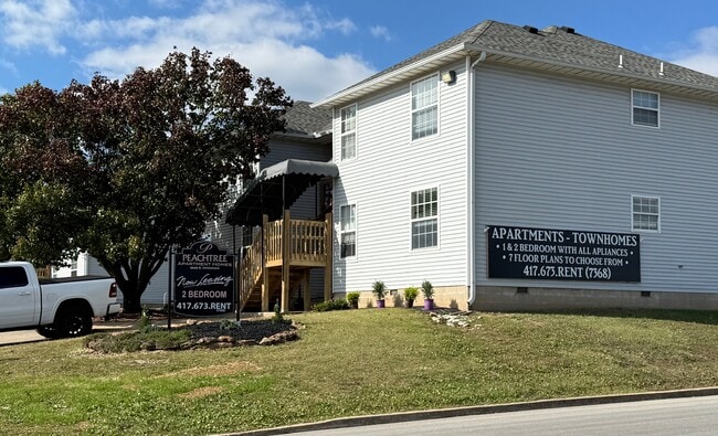 Primary Photo - Peachtree Apartments Primary Photo - Peachtree Apartments