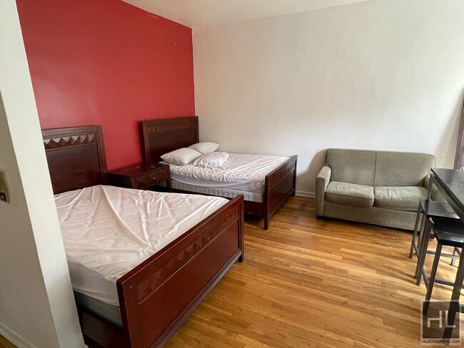 Building Photo - Spacious Studio | East 89th St. Yorkville ...