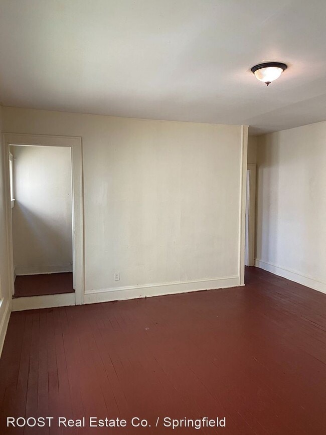 Building Photo - 3 br, 1 bath House - 1620 E. Main Street