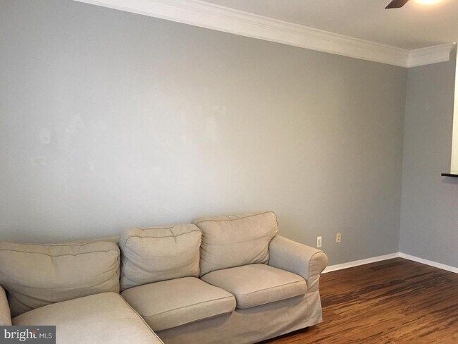 Foto del edificio - 1521 Spring Gate Dr.