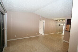 Building Photo - 17331 Red Oak Dr