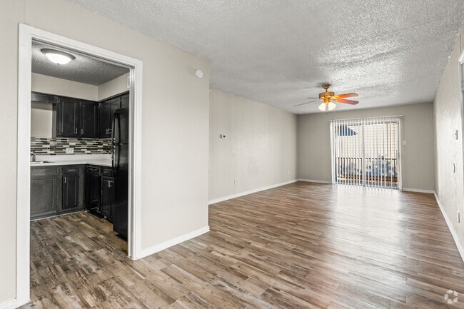 1BR, 1BA - 720SF - Dining Room - Amberwood Apartments