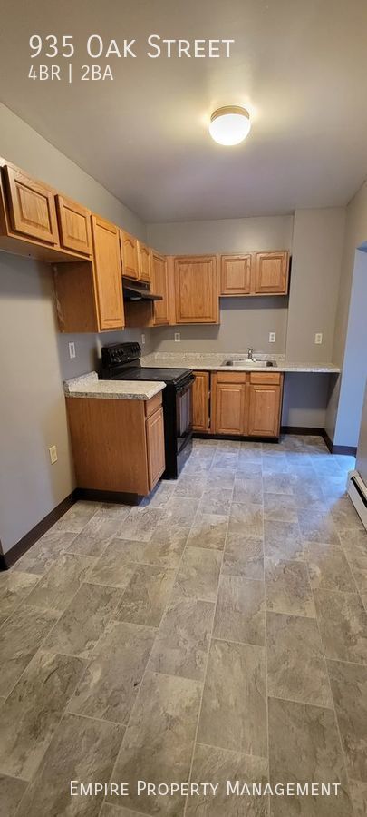 Building Photo - 4 Bedroom/1.5 Bathroom Townhouse in Allent...