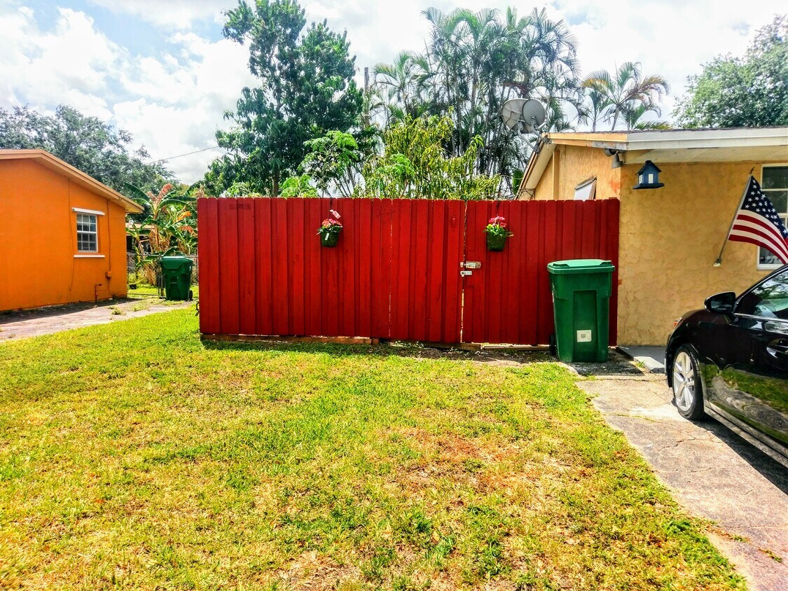 9216 SW 49th Pl, Cooper City, FL 33328 Townhome Rentals in Cooper