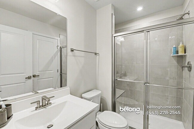 Foto del edificio - 737 Lennox St