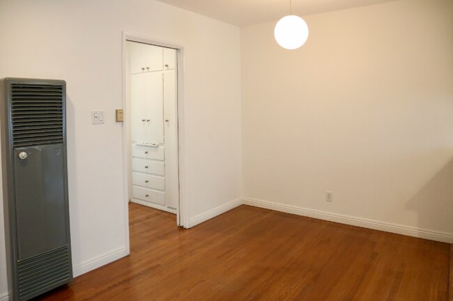 Foto del edificio - 1057 E Appleton St