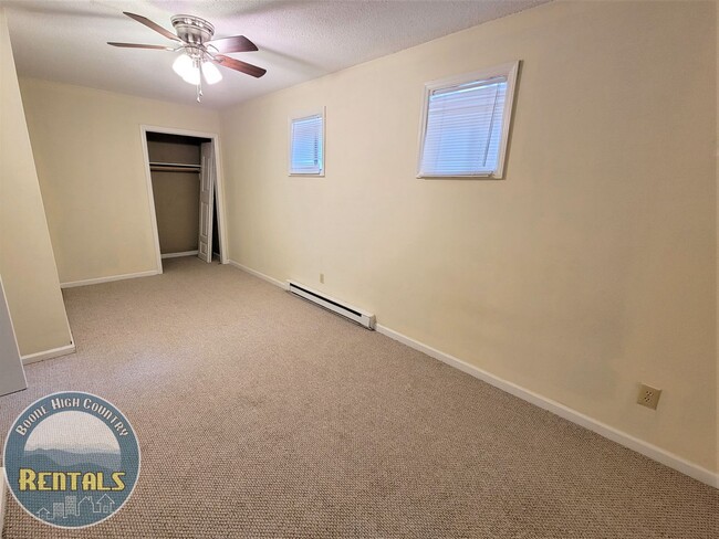 Foto del edificio - 323 Mountain Aire Ln