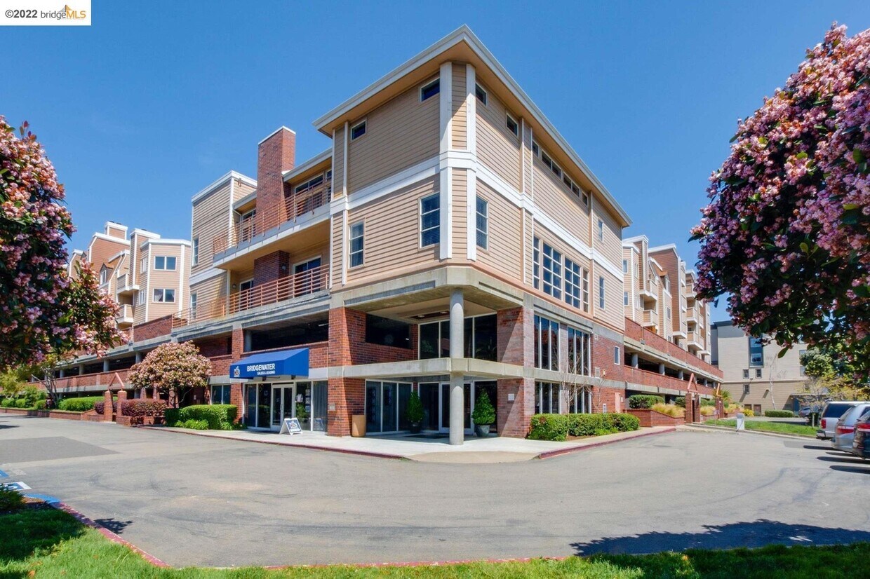 Foto principal - 6400 Christie Ave